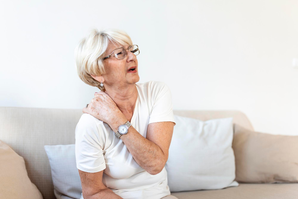 What are 5 symptoms of osteoporosis?